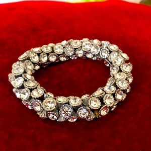 Faux stretch band rhinestone bracelet. One size